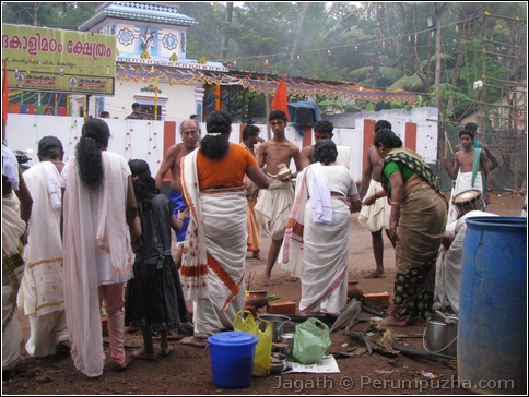 Perumpuzha Bhadrakali Madam Ponkala 2012
